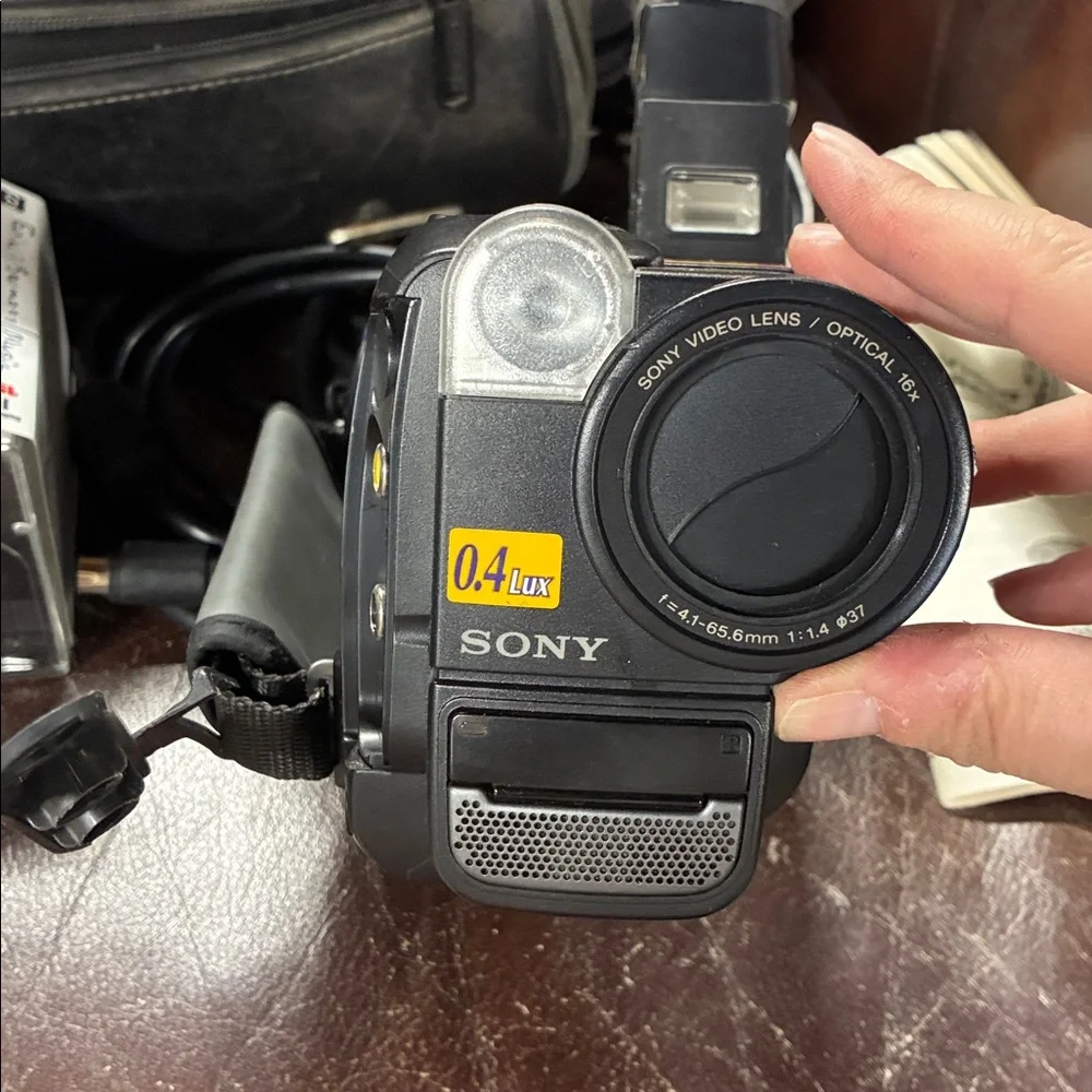 VTG 1998 Sony Handycam Video Camera Recorder